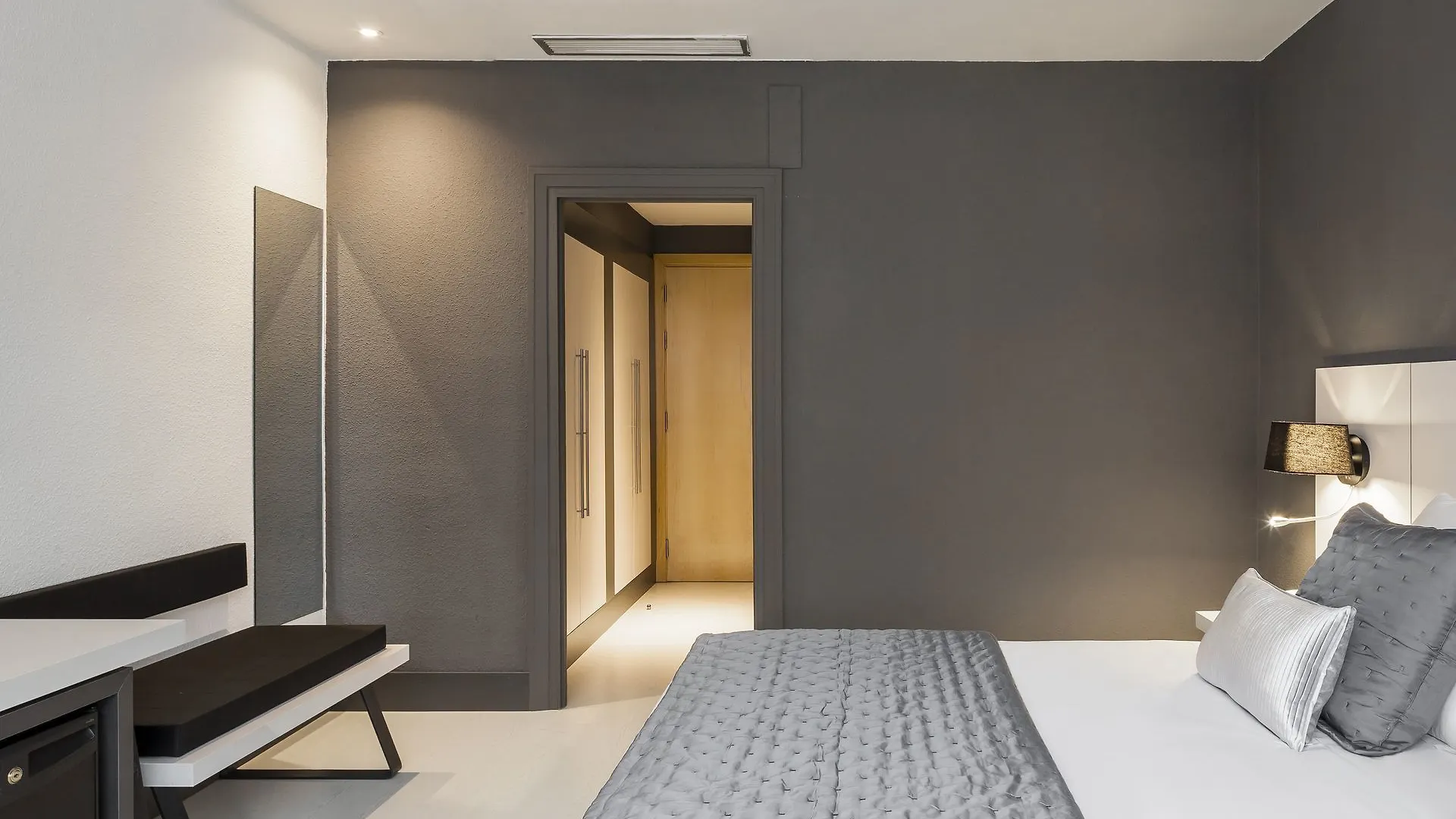 ***  Hotel Ilunion Bilbao İspanya