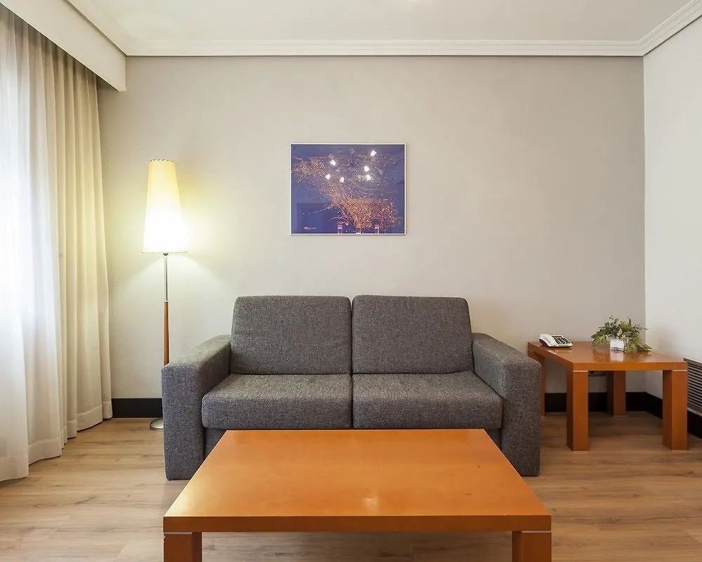 Hotel Ilunion Bilbao 3*,